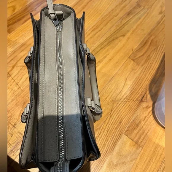 Tory Burch Robinson Small Zip Leather Tote - Picture 7 of 17